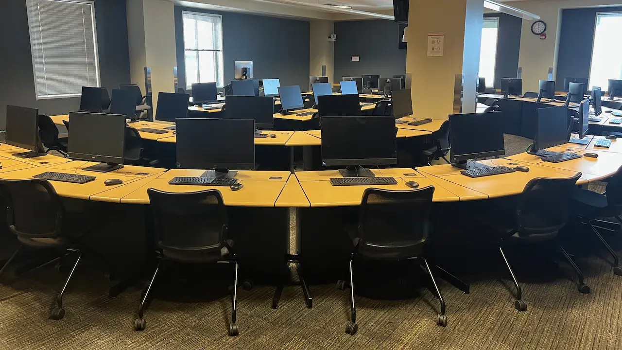 Interior of Prior 460B's Computer Lab featuring rows of computers and chairs.